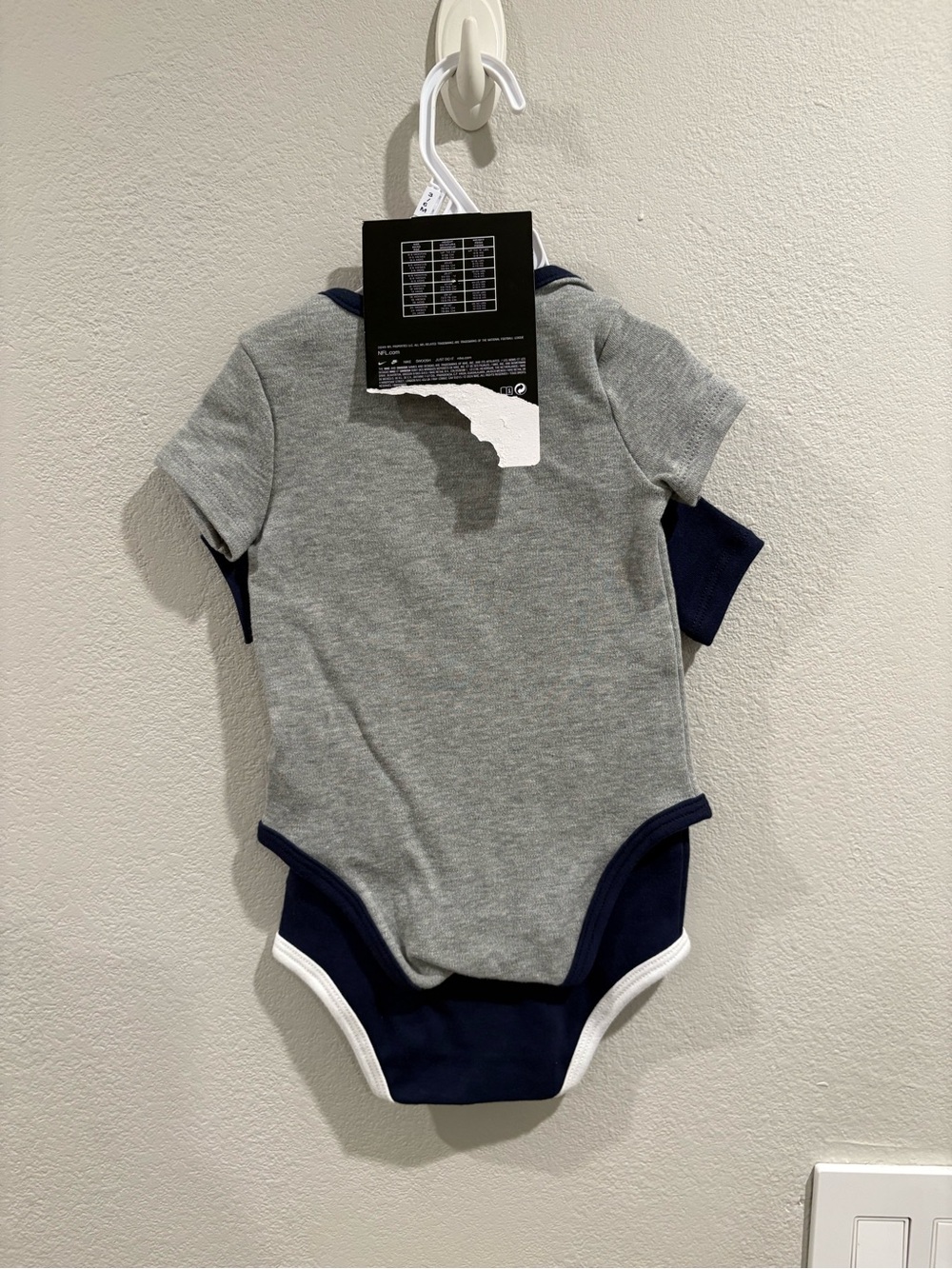Nike Dallas Cowboys 2-pack Baby Onesies Size 3-6 Months New - Picture 3 of 6